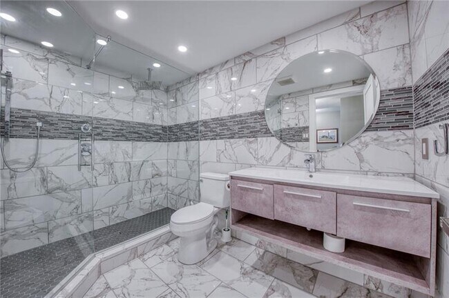 Building Photo - 320 Fort Duquesne Blvd