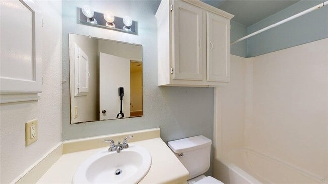 Building Photo - 1904 Dartmouth St