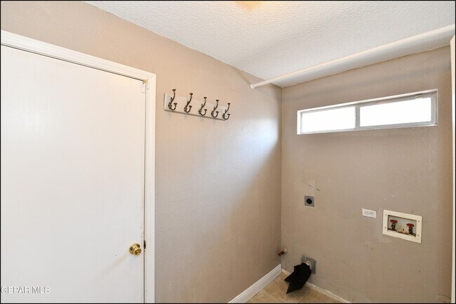 Building Photo - 13955 Summer Harmony Ave
