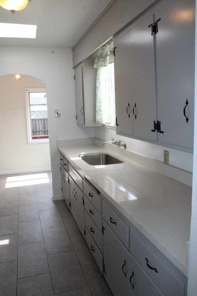 Building Photo - Cute Two Bedroom, One Bathroom House in Ri...