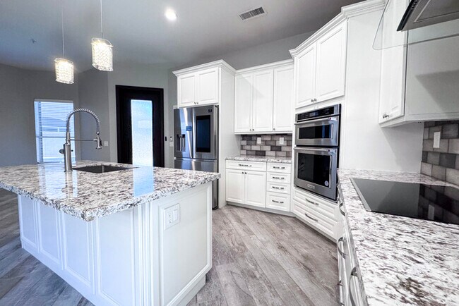 Building Photo - 3Bed/2.5 Ba House in Gated Community in No...