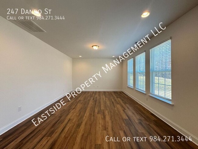 Building Photo - 247 Dando St