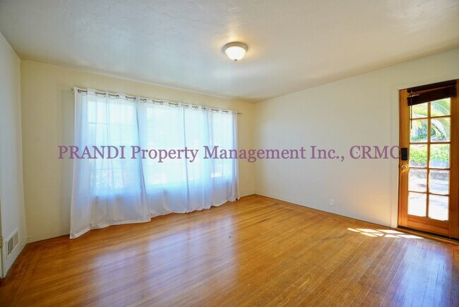 Building Photo - Central San Rafael Home with Awesome Mt. T...