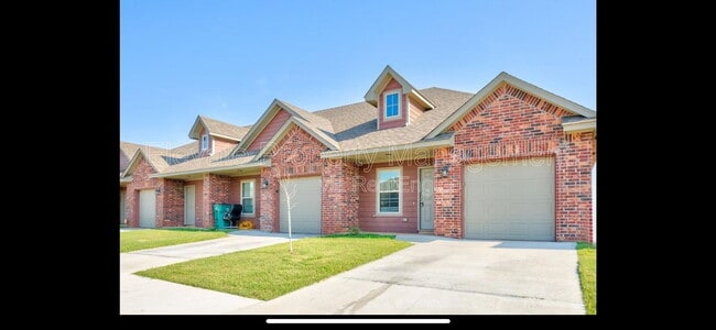 Building Photo - 1009 SW 91st St