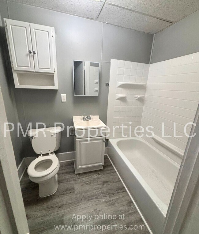 Building Photo - 516 S 16th St