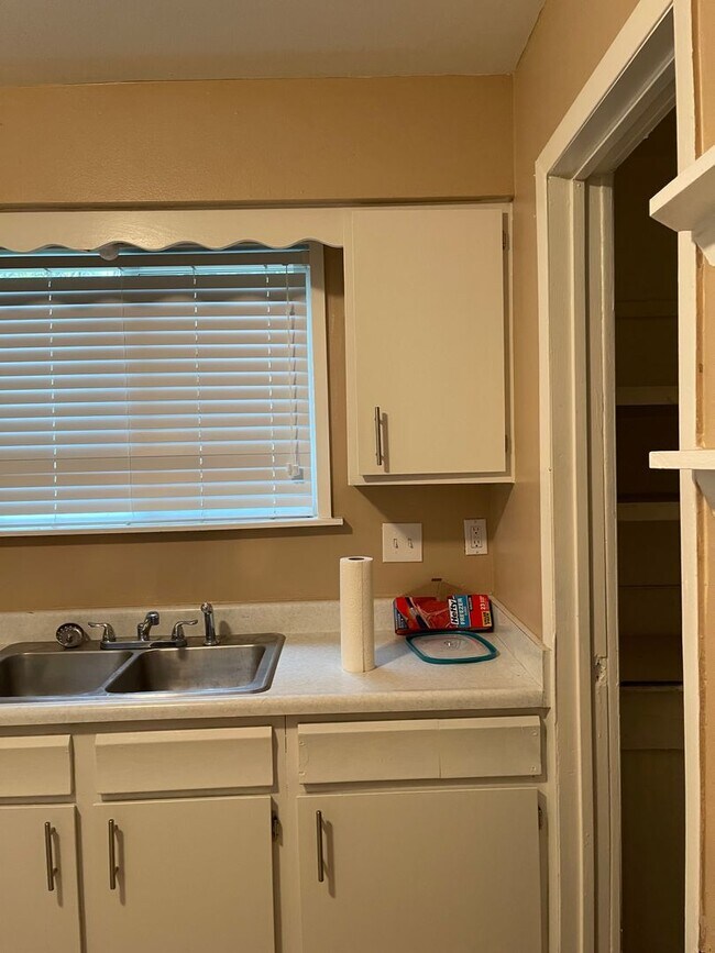 Building Photo - 2 bedroom 1 bath in Canon City