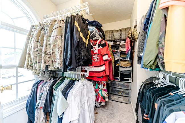 Building Photo - 174 Falling Leaf Dr