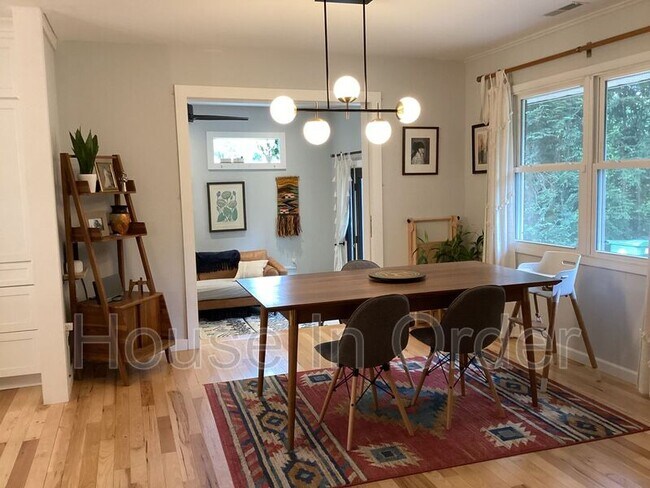 Building Photo - 23 Moore Ave