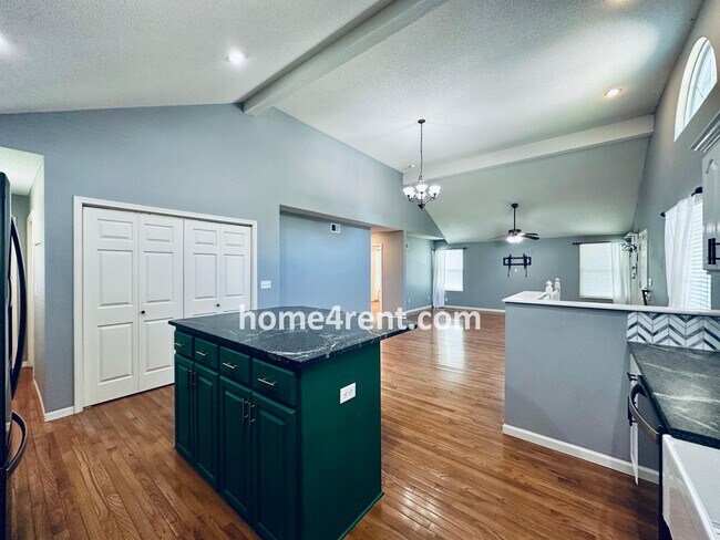 Building Photo - Overland Park Raised Ranch, Primary Suite ...