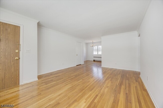 Building Photo - 14 Wedgewood Dr