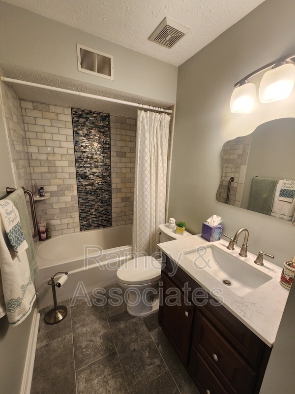 Building Photo - 10828 Glenway Pl