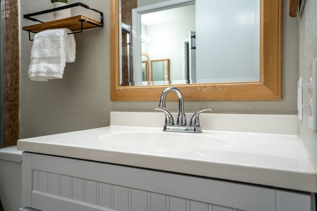 Building Photo - Fully Renovated Unfurnished 2 Bedroom/1.5 Bath at Southpointe