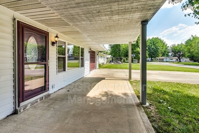 Building Photo - 205 Mooreland Dr