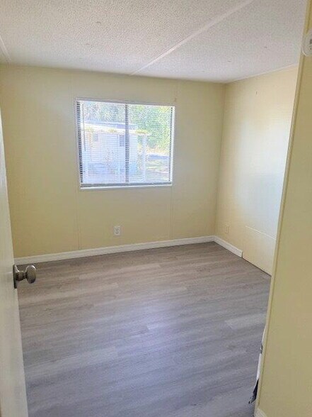 Bedroom 2 - 847 Oakwood Dr