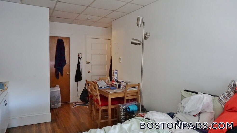 Building Photo - 854 Beacon St