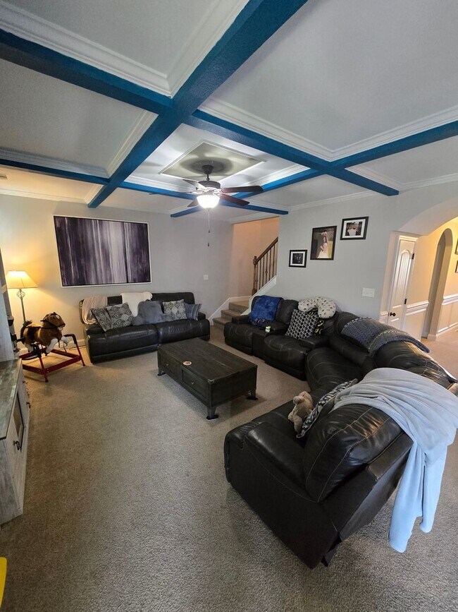 Building Photo - Spacious 5BR House in Clarksville