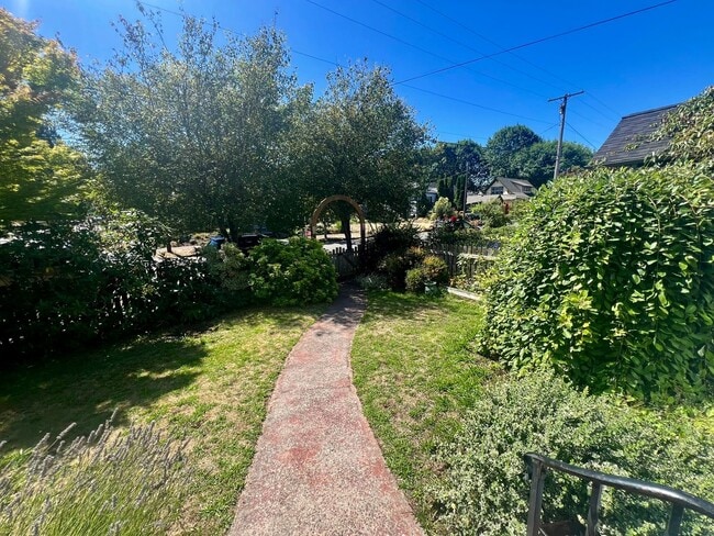 Building Photo - PENDING APPLICATION; Charming 4BD Olympia ...