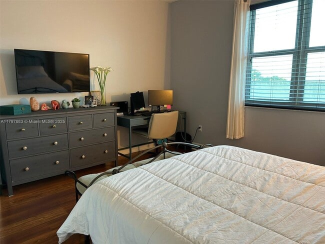 Building Photo - 3000 Coral Wy