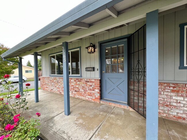 Building Photo - TENTATIVELY RENTED 3 Bedroom 2 Bathroom Na...