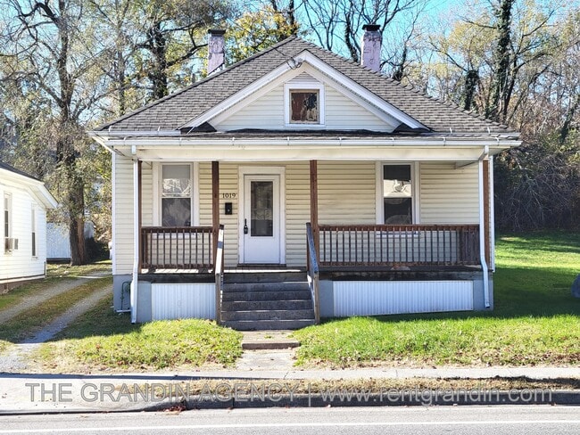 Primary Photo - 1019 13th St SE