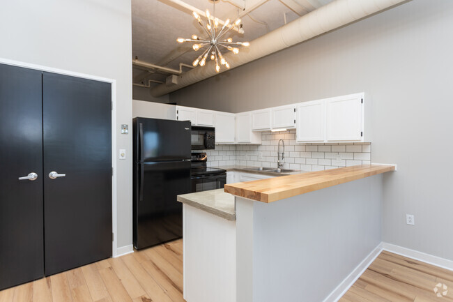 1BR, 1BA - 680 SF - Water Street