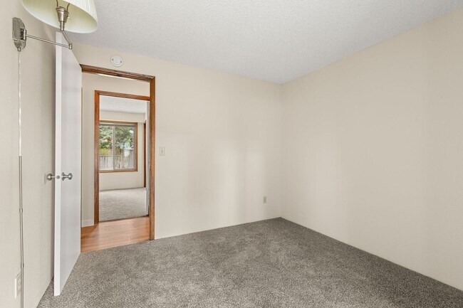 Building Photo - Must See! 3 bed/2 bath home with amazing private backyard - Double Garage/Community Pool