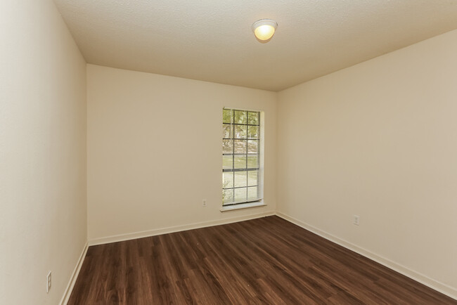 Building Photo - 1606 Edgewood Pl