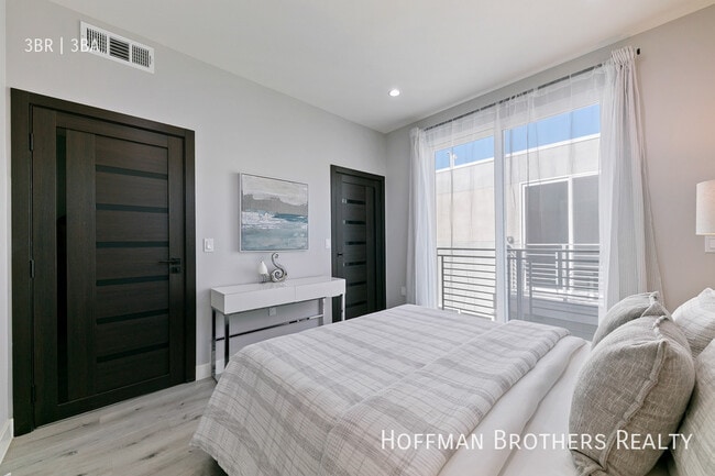 Building Photo - 15106 Roxford St