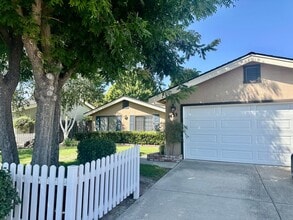 Building Photo - One story gorgeous home in the highly desi...