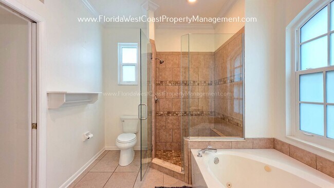 Building Photo - CUTE AND SPACIOUS 3 BEDROOM/ 2 BATH POOL HOME! NORTH PALMETTO! PET FRIENDLY!
