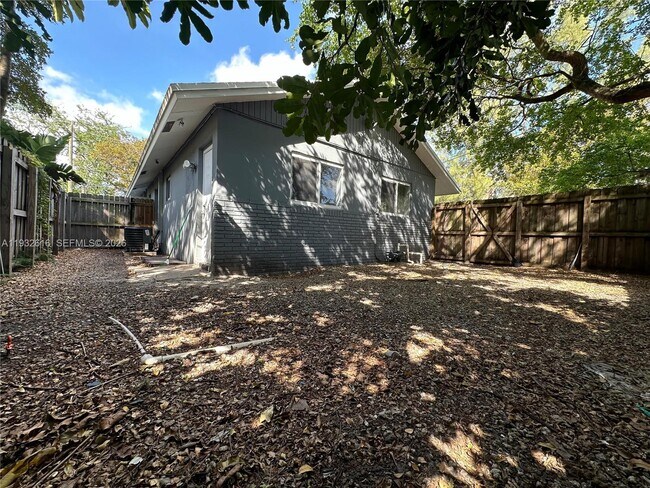 Building Photo - 647 NW 3rd Ave