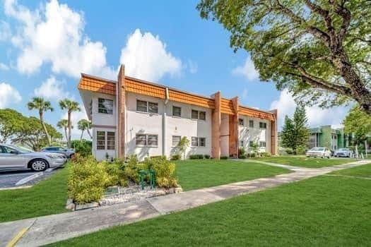 Building Photo - 4841 NW 22nd Ct