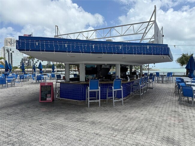 Building Photo - 801 Brickell Bay Dr