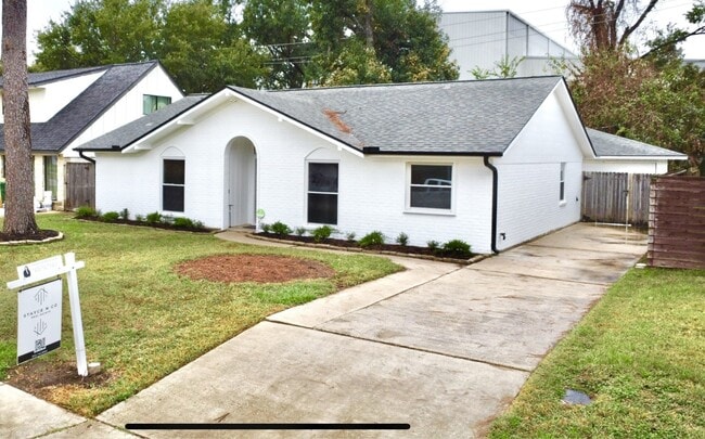 Building Photo - 1415 Mapleton Dr