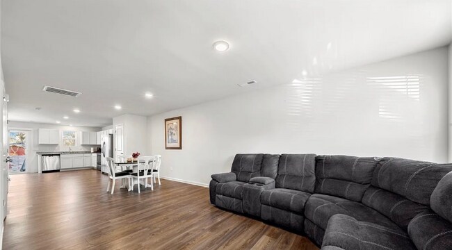 Building Photo - 127 Villa Ln