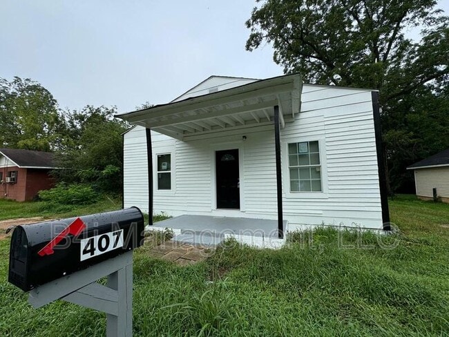 Primary Photo - 407 Circus St
