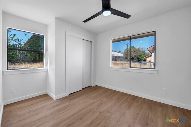 Building Photo - 2239 Hilltop Loop