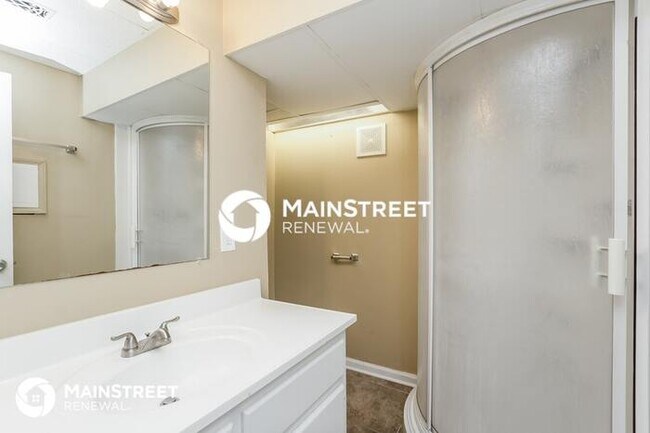 Building Photo - 5 Bedroom Pet-Friendly Home in Kennesaw, GA with Main Street Renewal