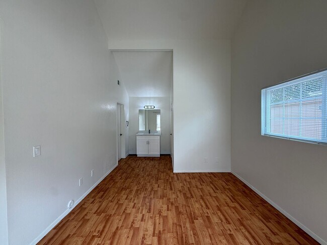 Building Photo - 1422 Eagle Ct