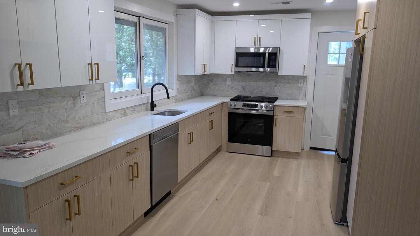 Building Photo - 555 Bilper Ave