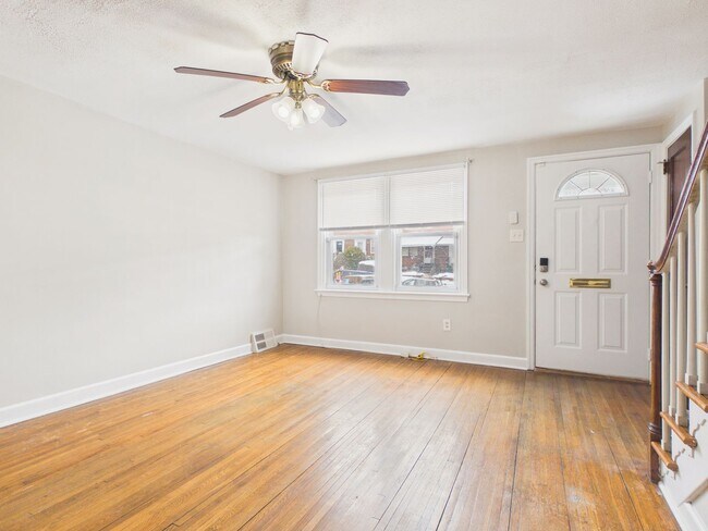 Building Photo - 2 Bedroom Single Family with Bonus Room