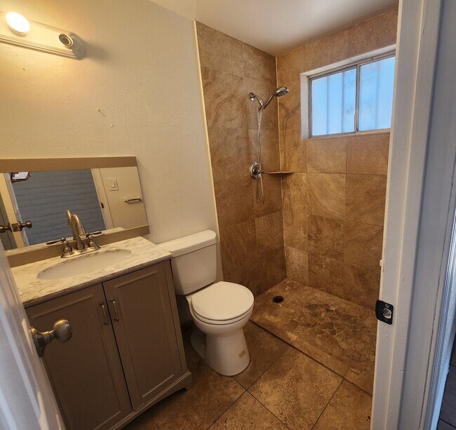 Building Photo - 6995 E Lurlene Dr