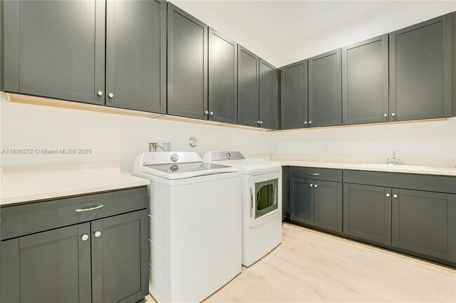 Building Photo - 9512 St Germain Dr