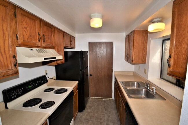 Building Photo - $1363 | 2BR/1BA Duplex | Cozy Home Near Be...