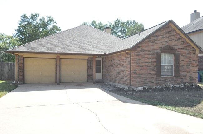 Building Photo - Freshly Painted! 1 Story with 3 bed/2bath....