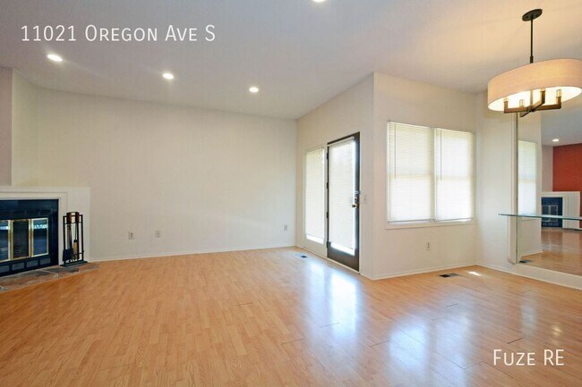 Building Photo - 11021 Oregon Ave S