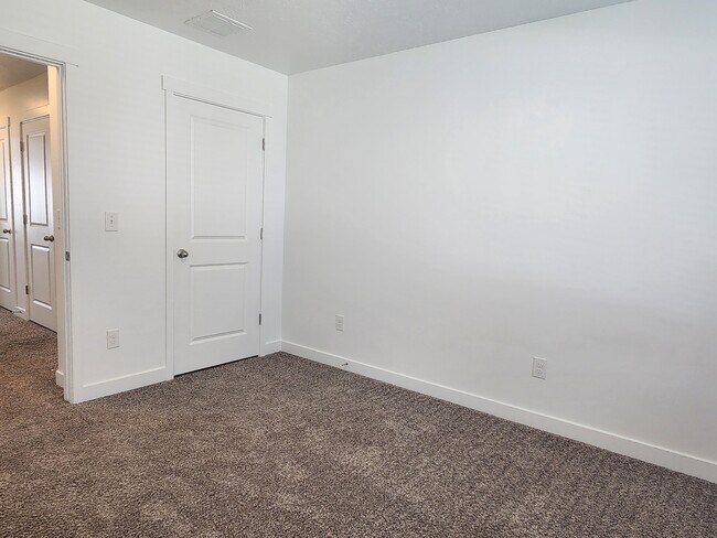 Building Photo - 14928 Messi St