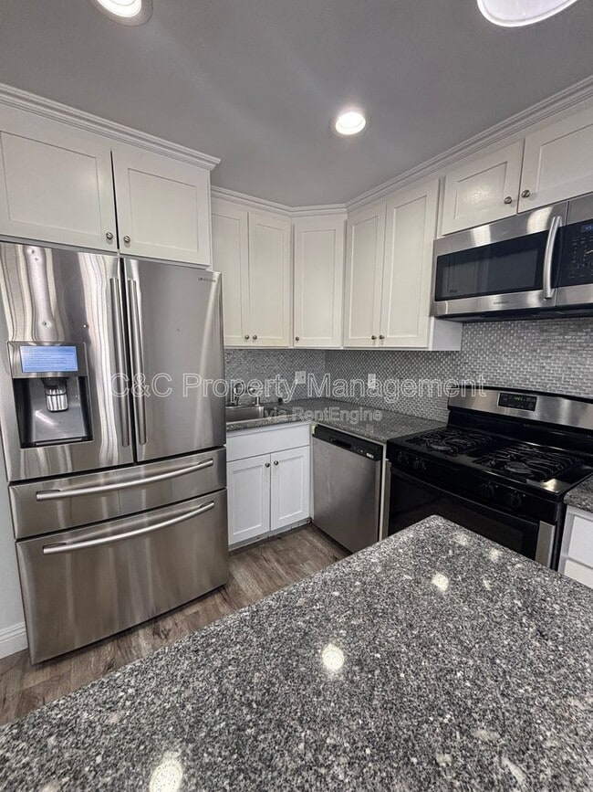 Building Photo - 533 W 23rd St