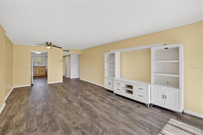 Building Photo - 2900 Cove Cay Dr