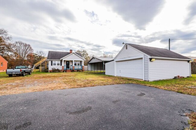 Building Photo - 9288 Chamberlayne Rd